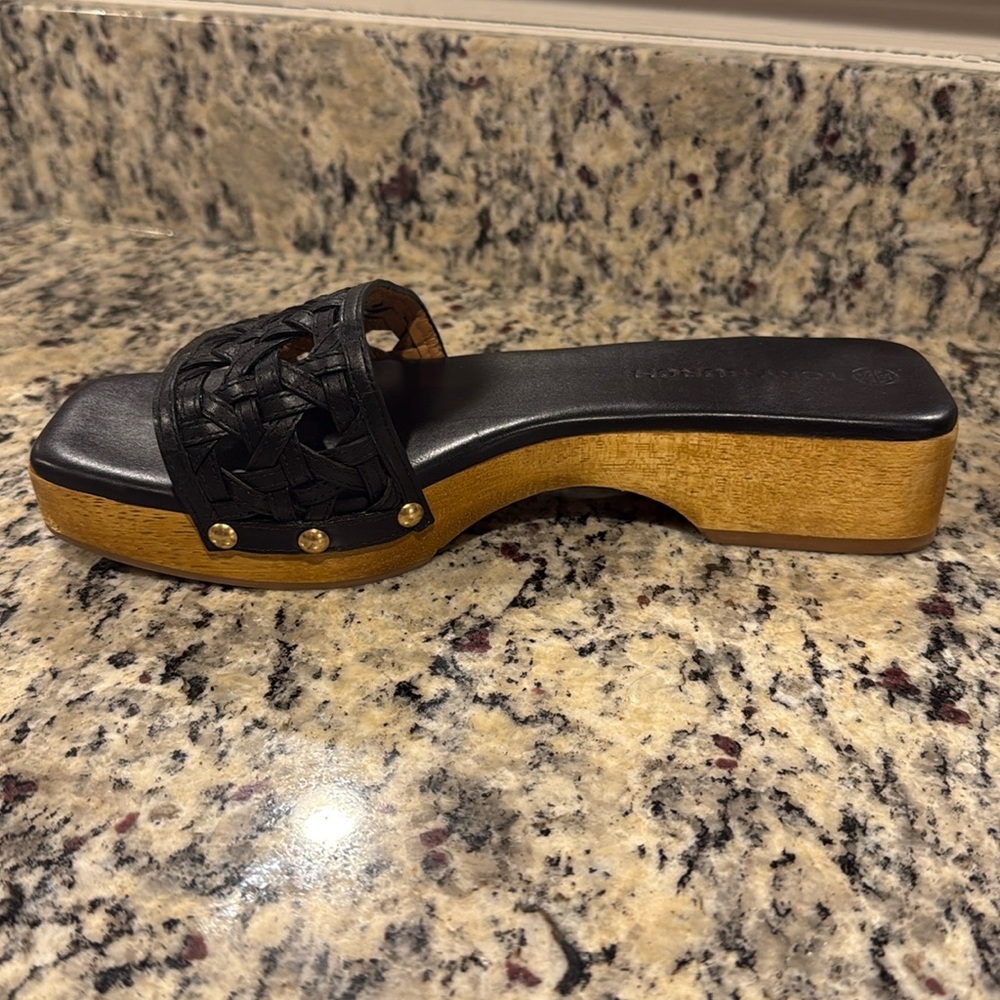 ONE RIGHT SHOE Sz 9 Tory Burch Womens Basketweave Leather Slip On